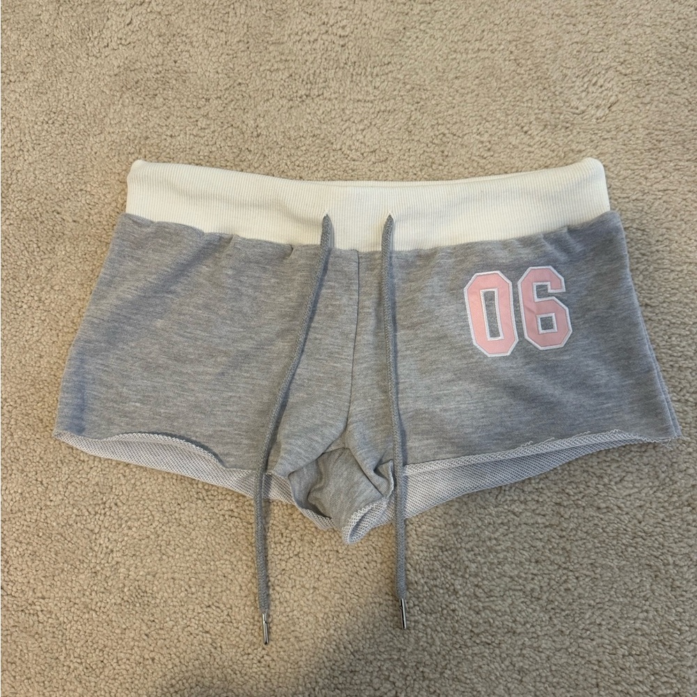 Edikted Gray and White Women's Shorts